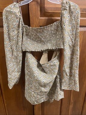 Floral Puff-Sleeve mini dress in Tan Sz. S runs small 0/2 NWOT Sky to Moon